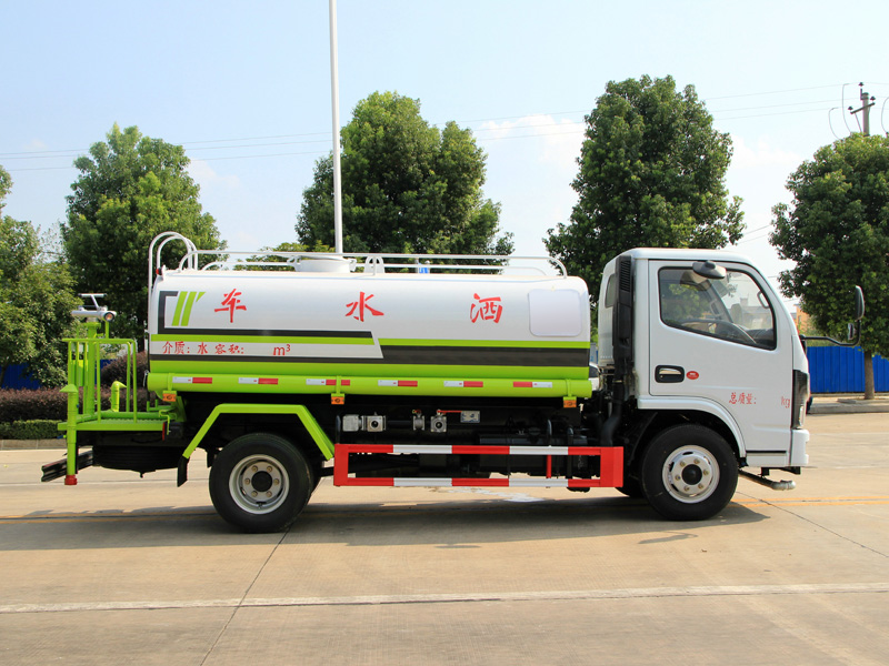 東風(fēng)5噸灑水車(chē)